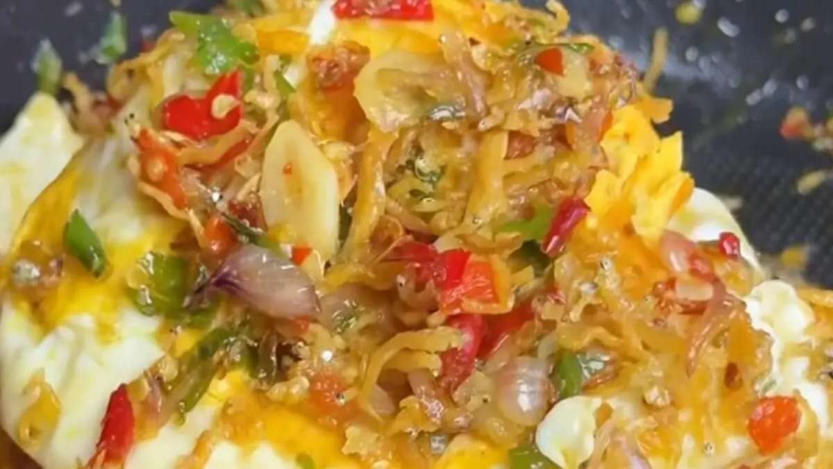 Menyajikan Resep Telur Pedas Teri untuk Menu Tanggal Tua