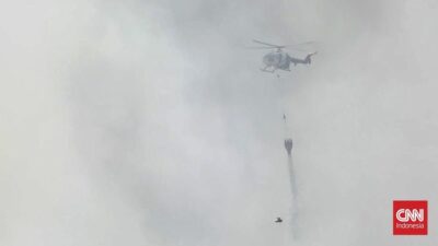 Kebakaran di TPA Galuga Bogor: Upaya Pemadaman Melibatkan Helikopter