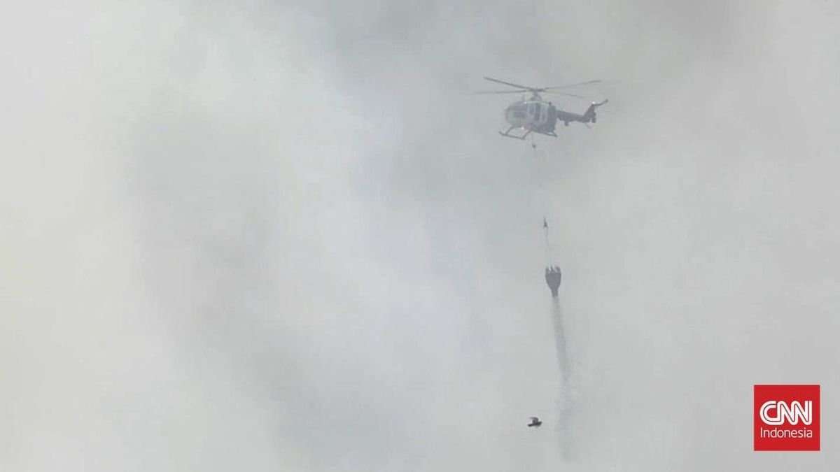 Kebakaran di TPA Galuga Bogor: Upaya Pemadaman Melibatkan Helikopter