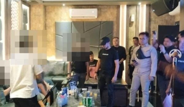 Razia Minuman Beralkohol di Cirebon