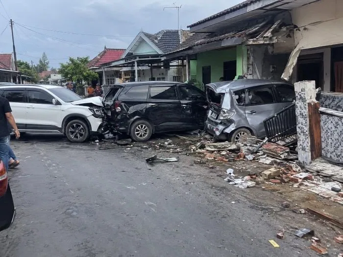 Kecelakaan Beruntun di Jalan Jamin Ginting