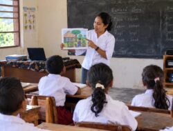 Mengatasi Tantangan Pendidikan di Riung Barat: Bahasa Ibu dan Media Offline