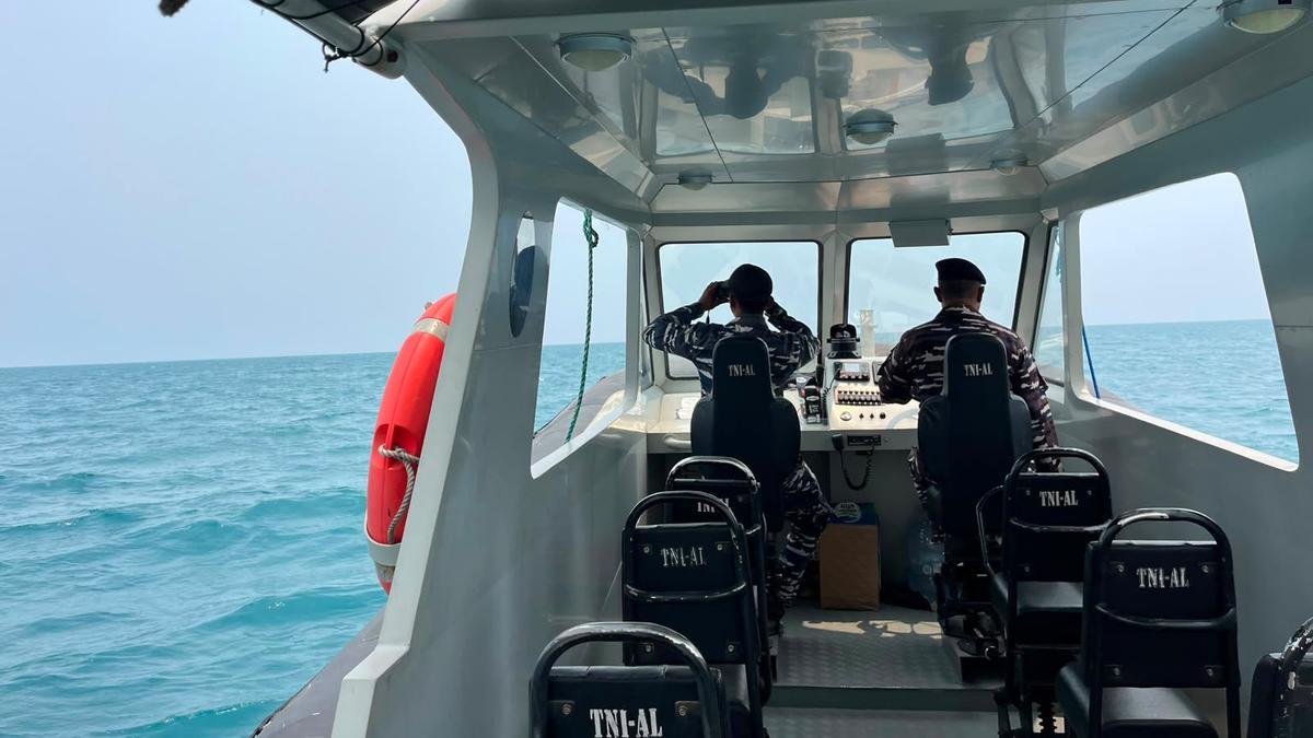 Pencarian Lima Jurnalis yang Hilang di Selat Sunda
