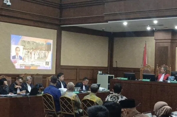 Pentingnya Kehadiran Jokowi dalam Sidang Kasus Kuota Haji Tambahan