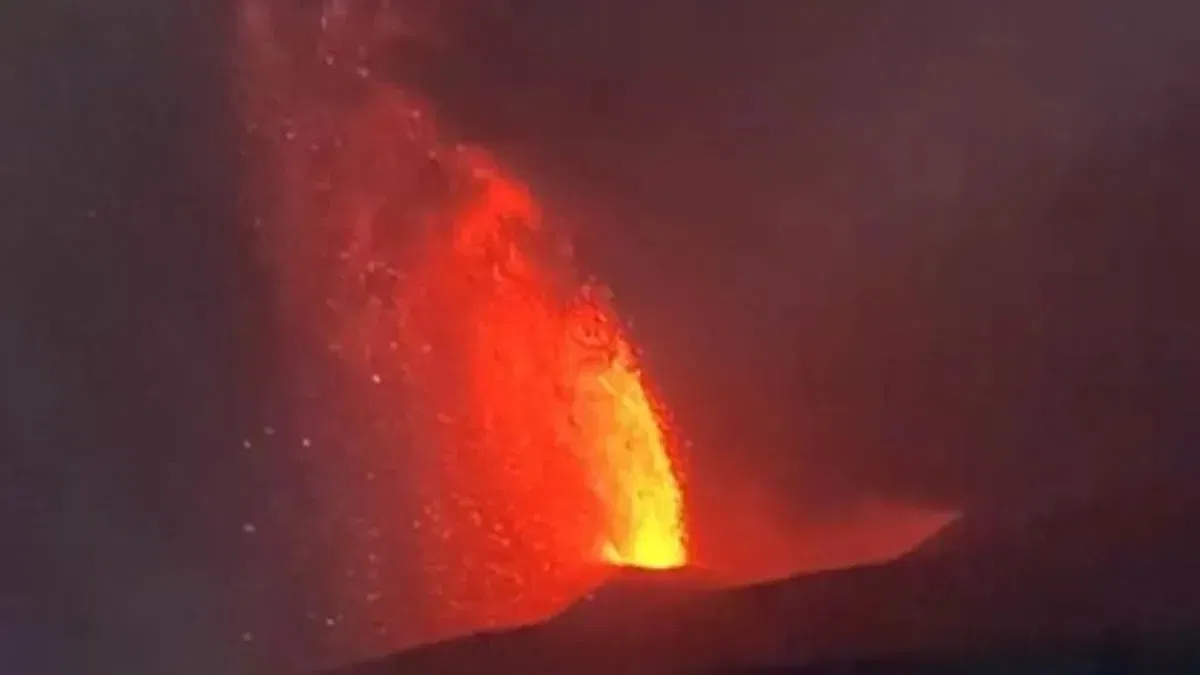 Gunung Anak Krakatau: Dari Erupsi Hingga Kebijakan Pembelajaran Jarak Jauh