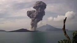 Kaji Suara Dentuman dari Gunung Anak Krakatau