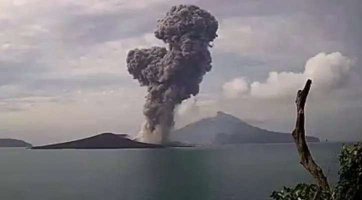 Kaji Suara Dentuman dari Gunung Anak Krakatau