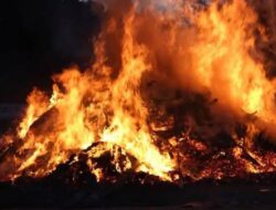 Kebakaran Melanda Gudang di Kosambi, Pemadam Kebakaran Dikerahkan