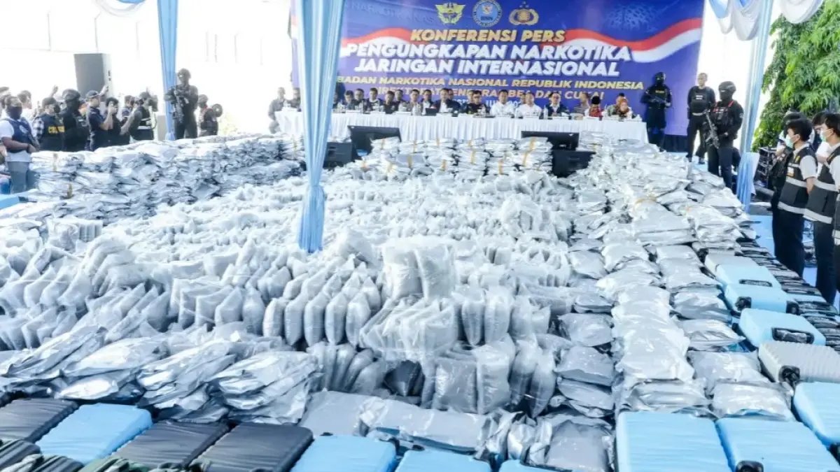 Penangkapan Dua Pria Pengedar Ganja di Petamburan