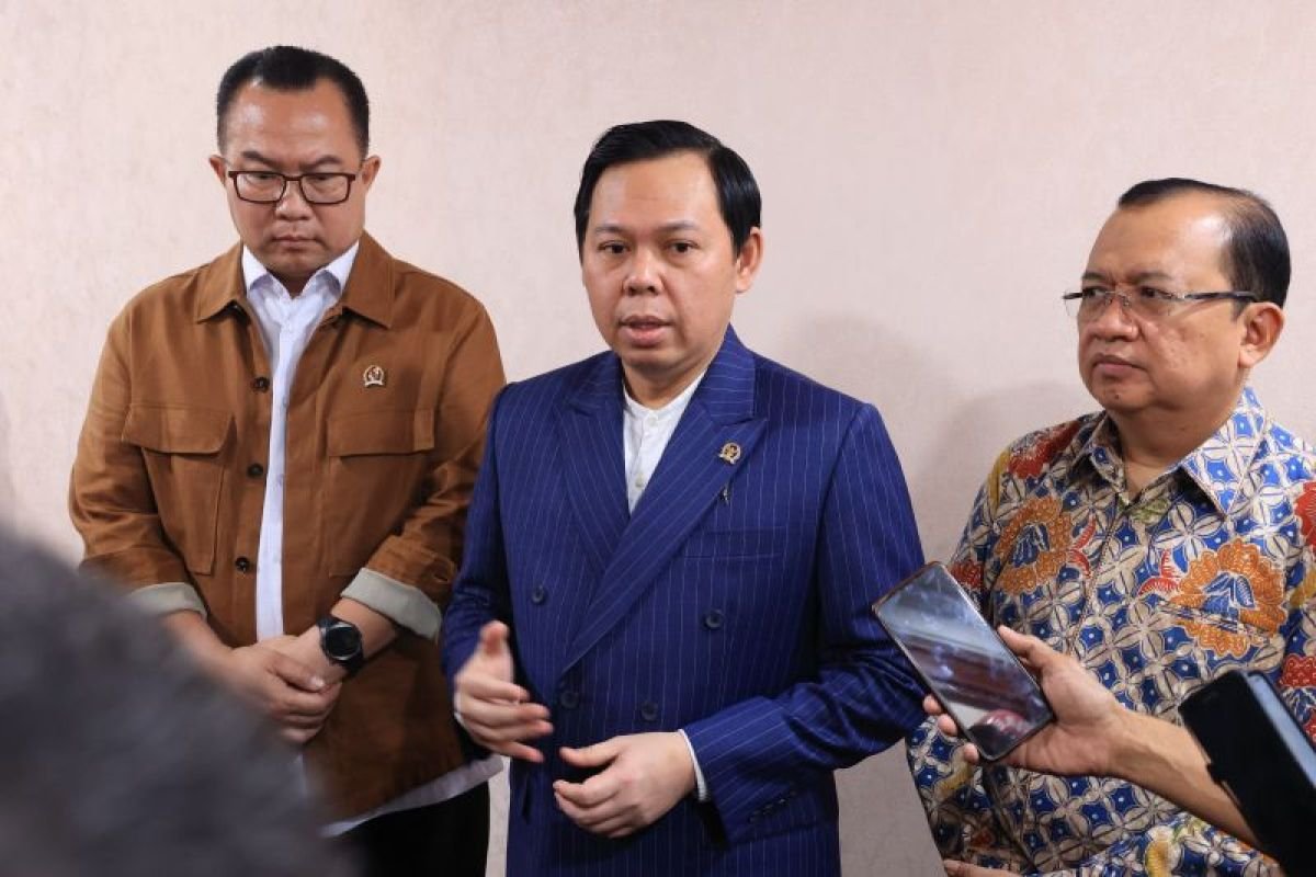 Inisiatif Regulasi untuk Kecerdasan Buatan di Indonesia Inisiatif Regulasi untuk Kecerdasan Buatan di Indonesia