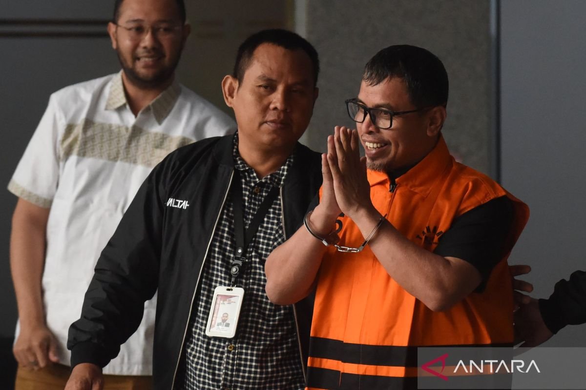 Penyelidikan KPK terhadap Sirajudin Lasena di Jakarta Penyelidikan KPK terhadap Sirajudin Lasena di Jakarta