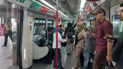 Antusiasme Warga Menyambut Tarif Promo LRT Jakarta Antusiasme Warga Menyambut Tarif Promo LRT Jakarta