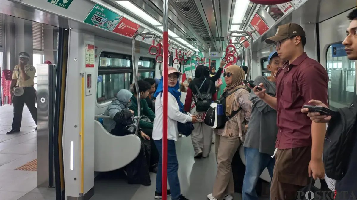 Antusiasme Warga Menyambut LRT Jakarta di Hari Terakhir Tarif Promo Antusiasme Warga Menyambut Tarif Promo LRT Jakarta