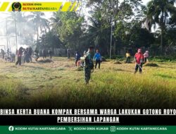 Babinsa Kerta Buana Kompak Bersama Warga Lakukan Gotong Royong Pembersihan Lapangan