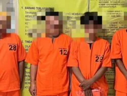 Tersangka Amin berperan mengamati situasi di sekitar lokasi saat aksi berlangsung dan membantu memindahkan barang curian ke dalam kendaraan
