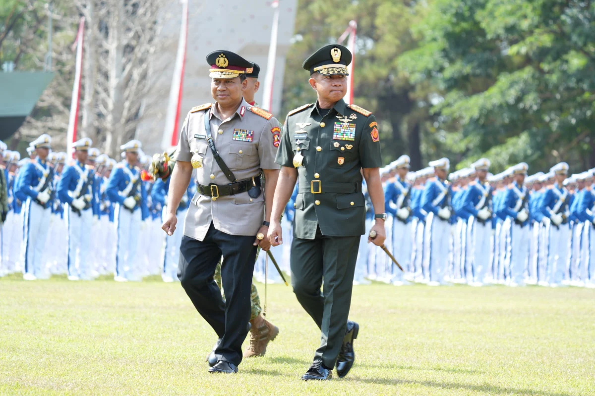 1.944 Taruna TNI-Polri Resmi Sandang Pangkat Prajurit Taruna dan Bhayangkara Taruna