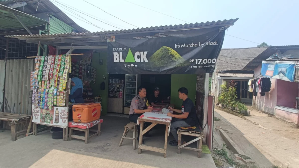 Sambangi Warung Bapak Alimudin, Aipda Didi MS Serap Aspirasi Warga Sukanagara dan Sosialisasikan Layanan 110