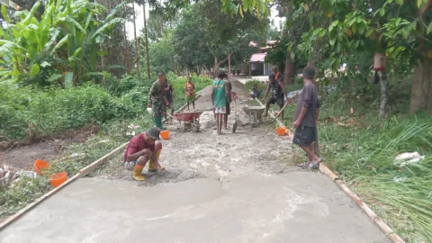 Jalan Rampung 100 Persen, Semangat Gotong Royong Satgas TMMD dan Warga Yamboi Tak Terlupakan