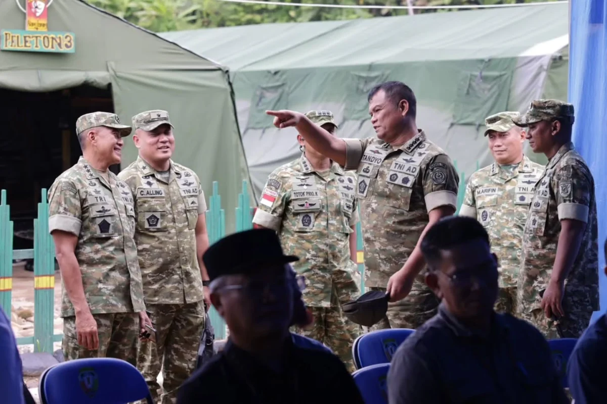 Wapang TNI Bersama Menhan RI Tinjau Kesiapan Yonif TP di Kalimantan Utara