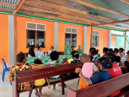 Kolaborasi Satgas TMMD, Persit KCK, Dan Puskesmas Nuhuwei : Berikan Pelayanan Kesehatan