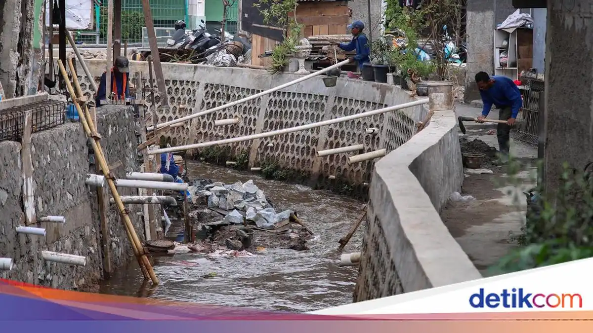 Turap Kali Mampang Direvitalisasi Sepanjang 290 Meter, Ditargetkan Rampung Akhir 2026