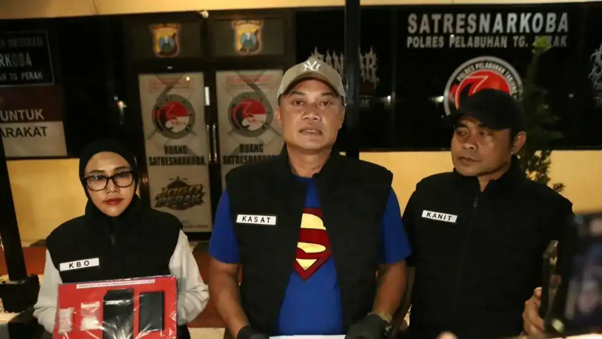 Pria Surabaya Ditangkap Karena Menyimpan Narkoba di Wadah Kacamata