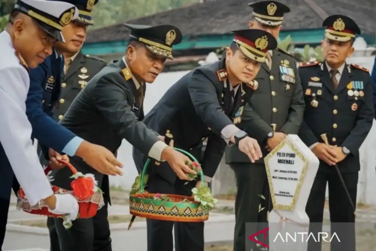 Danrem 091/ASN Pimpin Ziarah Nasional HUT Ke-81 TNI di Samarinda