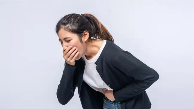 Memuntahkan Makanan untuk Menurunkan Berat Badan Berisiko Serius bagi Tubuh