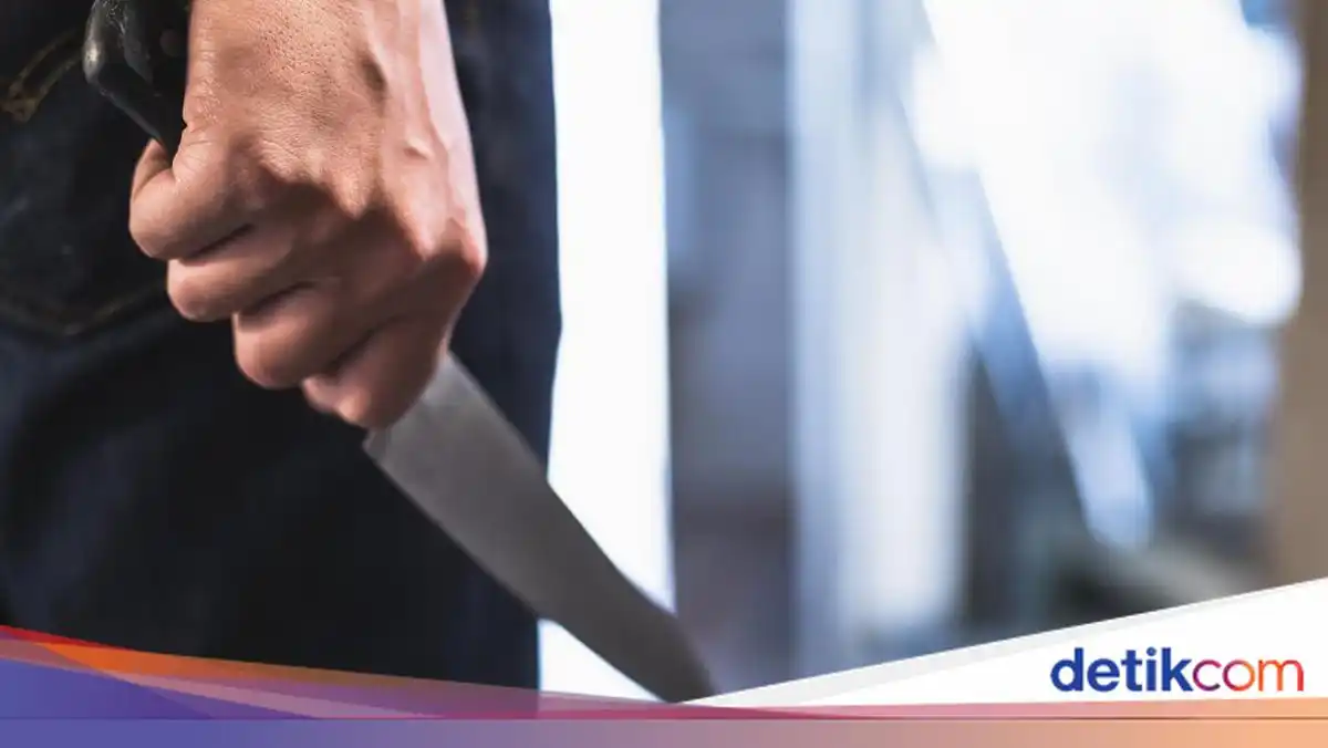 Pisau Diamankan Polisi dalam Penyelidikan Perampokan Sopir Taksi Online di Pamulang