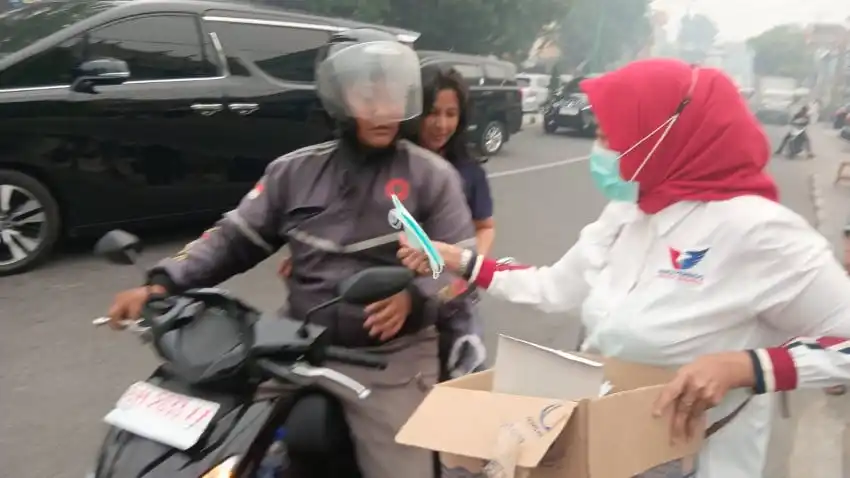 Perindo Jambi Salurkan Masker kepada Warga di Tengah Dampak Kabut Asap Karhutla