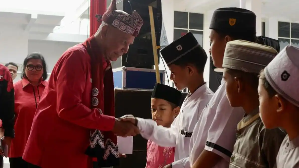 Bakti Sosial PDIP Jatim di Malang Salurkan Sembako dan Santunan Yatim