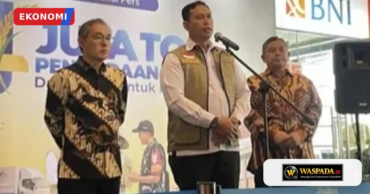 Berkurangnya gabah yang dipanen turut memicu persaingan antarpembeli di tingkat petani sehingga harga gabah meningkat