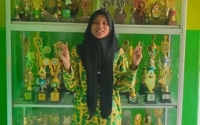 Perjuangan Syifa Menjaga Asa Sekolah dengan Melepas Koleksi Novel