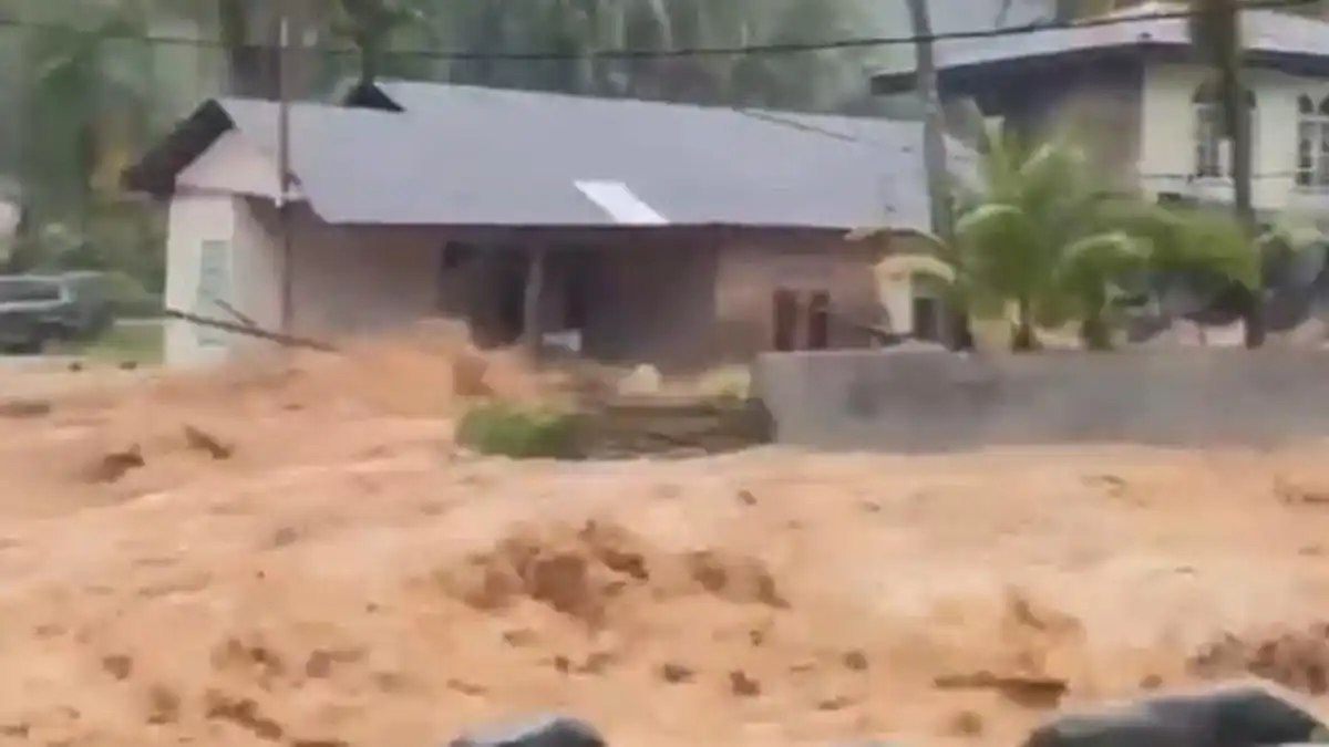 Banjir Rendam Sejumlah Wilayah Padang setelah Hujan Ekstrem