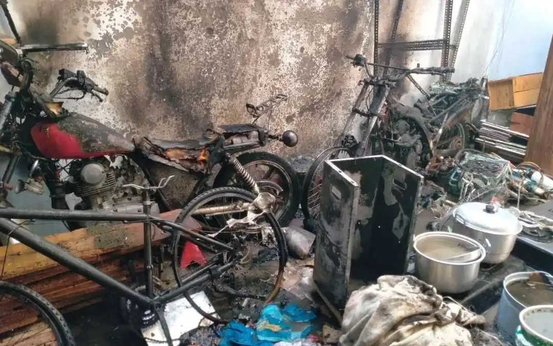 Kebakaran terjadi saat Nyoya Subroto sedang memasak di dapur rumahnya