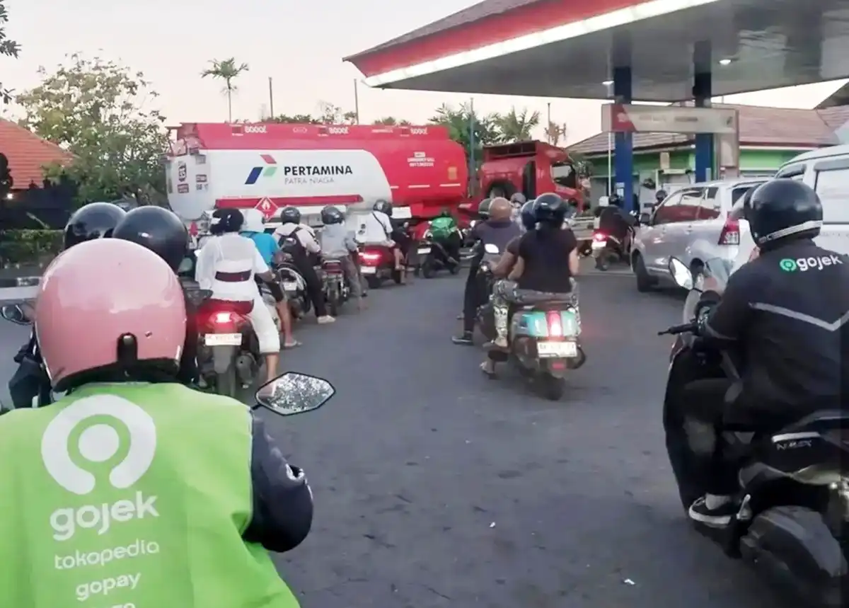 Pasokan BBM Tersendat di Bali, Gubernur Koster Desak Pertamina Bergerak Cepat