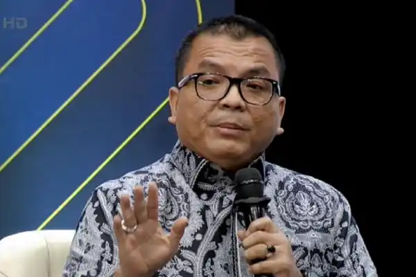 Denny Indrayana Soroti Pasal Pencalonan Gibran dalam Peraturan KPU