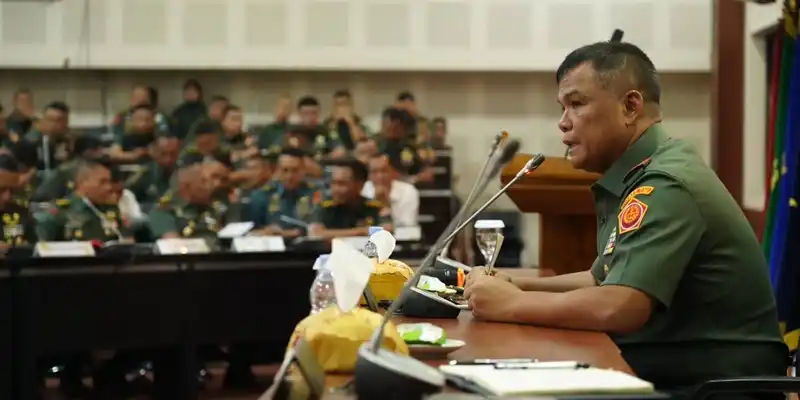 Wapang TNI Tekankan Militansi dan Visi Strategis kepada Pasis Dikreg Seskoad