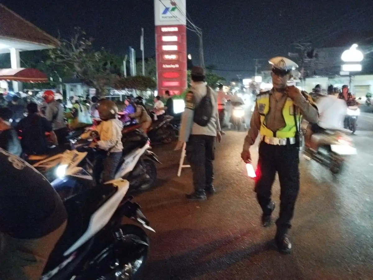 Antrean BBM Bali Berlanjut, Gubernur Koster Batalkan Rencana WFH dan Sekolah Daring
