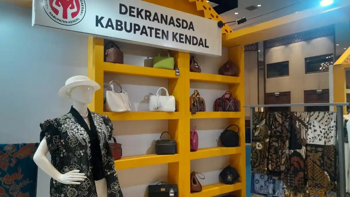 Dari Penggembala hingga Ibu Rumah Tangga, Perajin Lokal Kendal Hadirkan Tas Kulit Terbatas