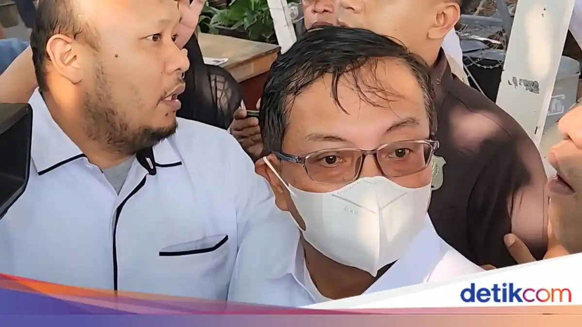 Rustian Tinggalkan Gedung KPK Usai Diperiksa dalam OTT Terkait Dana Kebencanaan