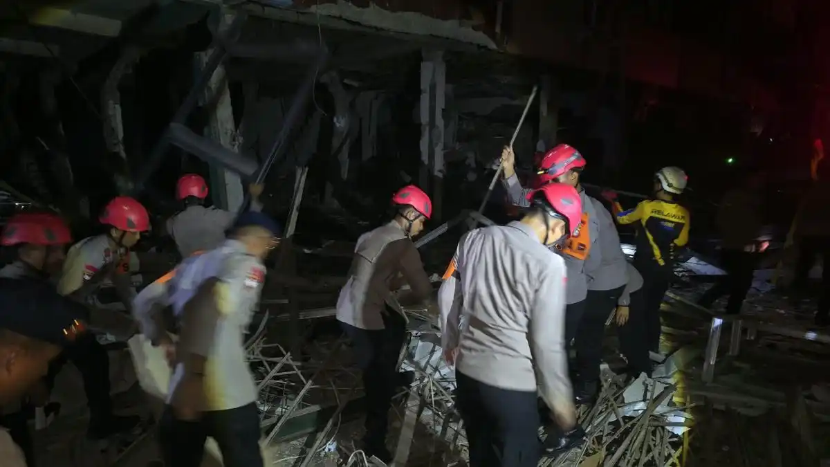 Ledakan di Pertokoan Pasar Cimanggis, Delapan Korban Luka Dibawa ke Rumah Sakit