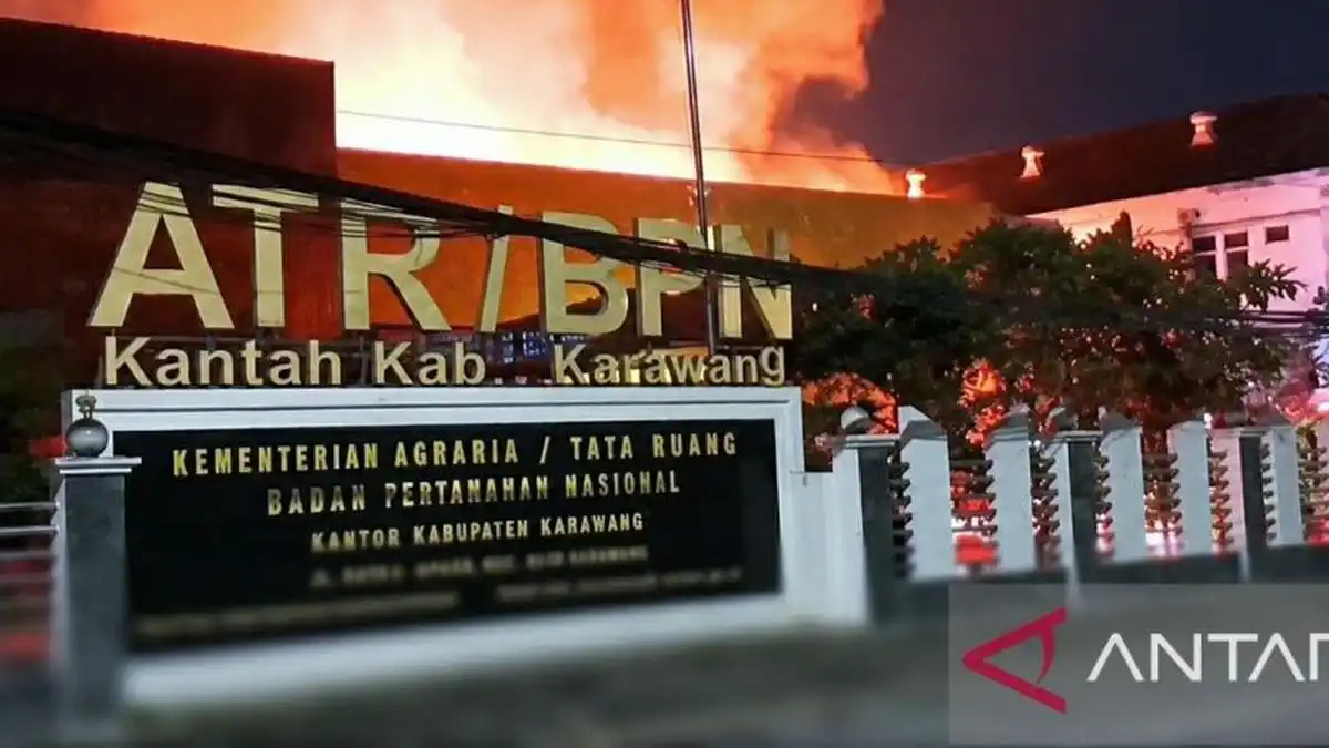Kebakaran Hanguskan Sebagian Besar Kantor BPN Karawang