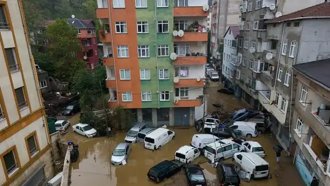 Banjir Besar di Istanbul Tewaskan Tiga Orang dan Lumpuhkan Aktivitas Warga