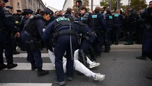 Pekan Keempat Aksi Pelajar di Paris: Tuntutan Sekolah dan Ketegangan dengan Polisi