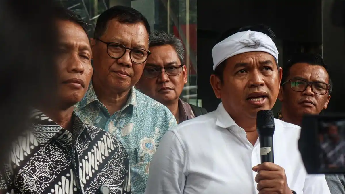 Polemik Jalan Rusak di Ciamis: Dedi Mulyadi Meminta Maaf dan Menyiapkan Rencana Perbaikan
