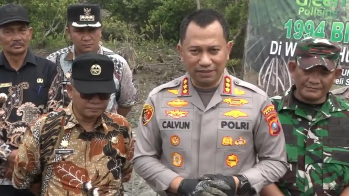 Kolaborasi Warga dan Aparat Tanam 1.994 Mangrove di Tanjung Rejo