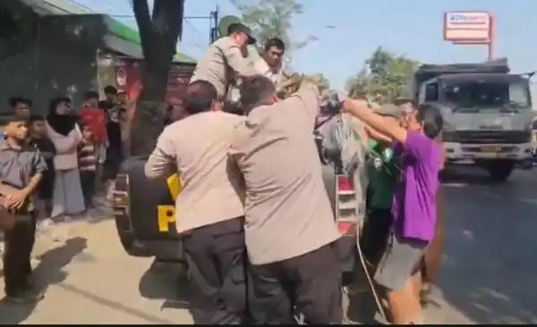 Pelajar SMA Tewas dalam Kecelakaan dengan Truk Tronton di Palimanan Barat