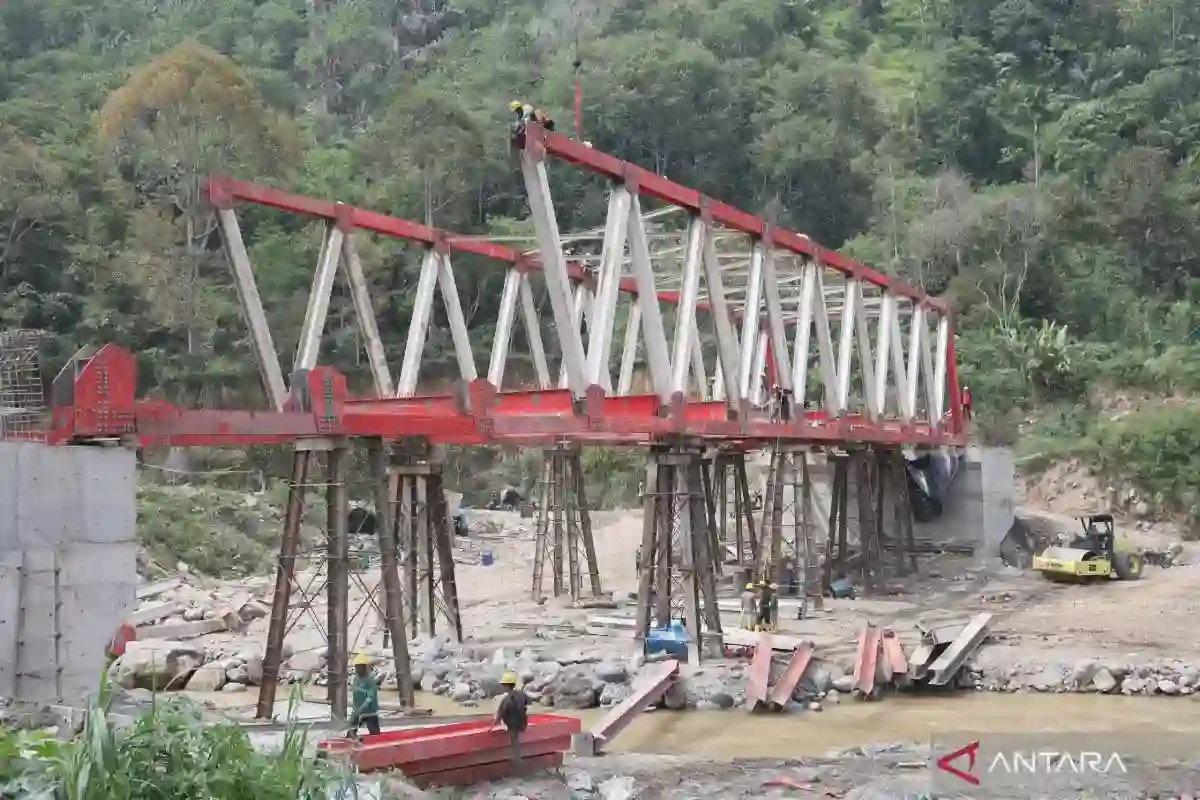 Pemulihan Jembatan Krueng Pelang Berjalan, Pemasangan Rangka Baja Masuki Tahap Lanjutan
