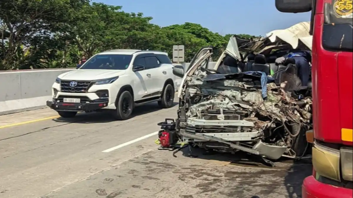 Kecelakaan Rombongan Suporter PSS di Tol Ngawi-Kertosono Tewaskan Empat Orang